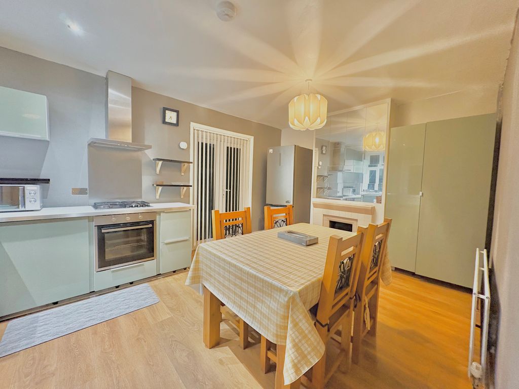 Property photo 2 of 13 111