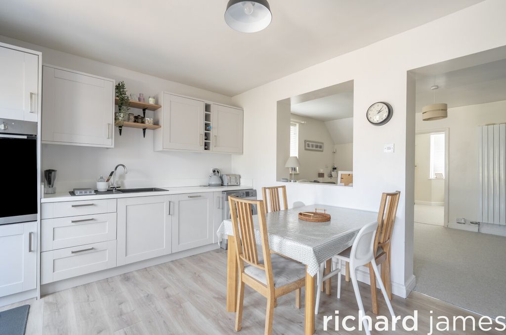 Property photo 3 of 17 74A980F6Fee247Ae9B45Fd8633F946d9