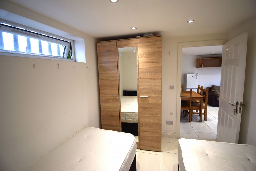 Property photo 2 of 9 Gallery