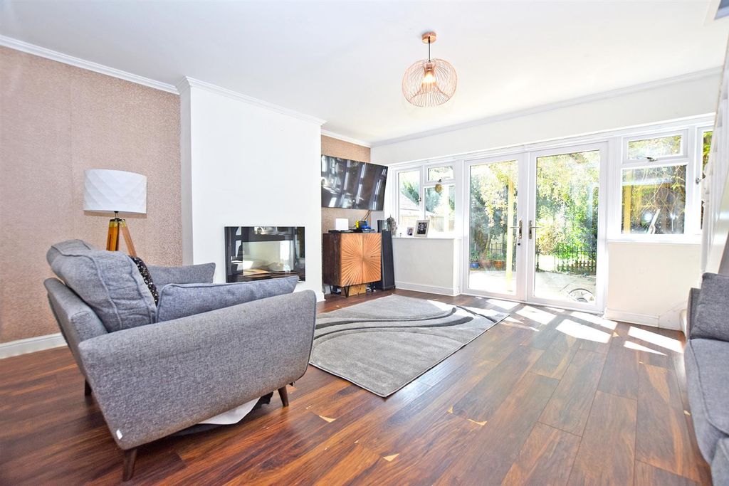 Property photo 3 of 14 Sitting Room