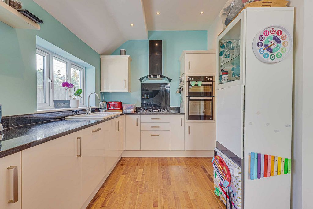 Property photo 2 of 41