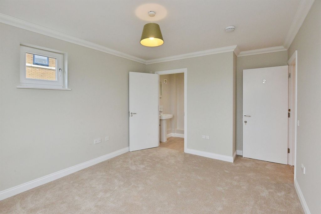 Additional image 7 of 4 bed flat for saleNorth Row, Milton Keynes MK9