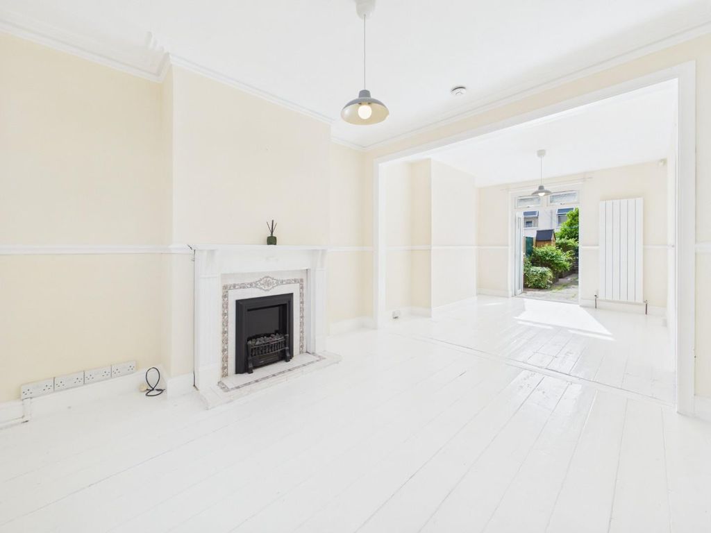 Property photo 3 of 34 Cam01576G0-Pr0368-Still016.Jpg
