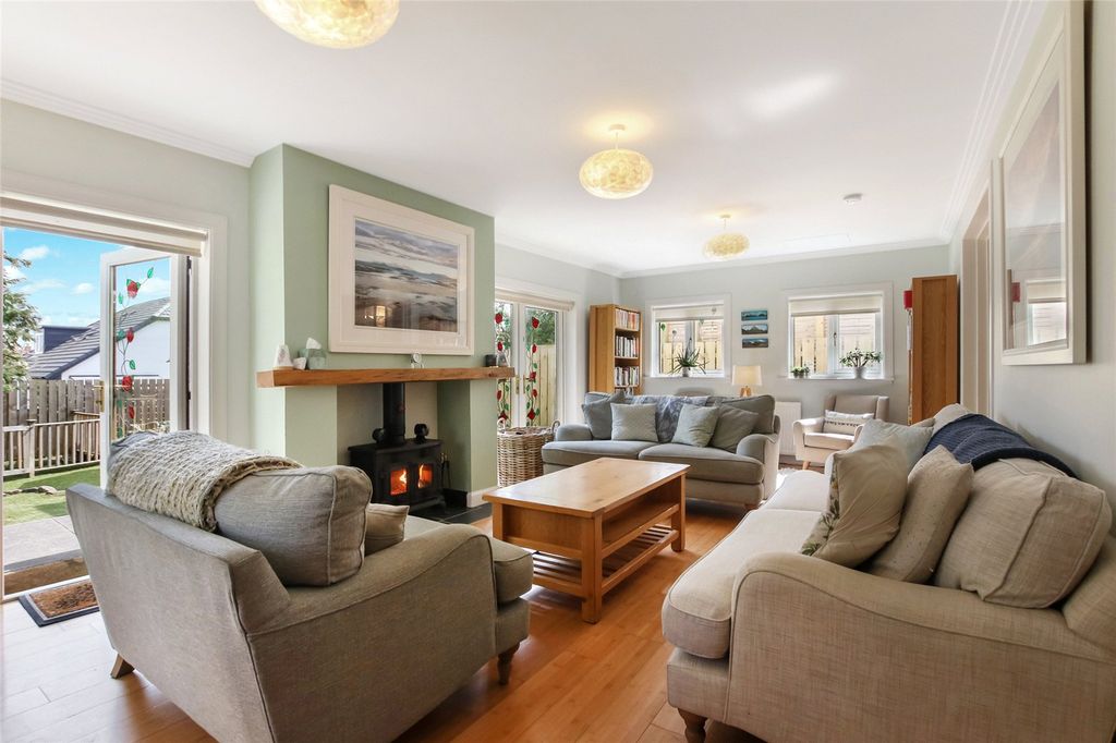 Property photo 2 of 40 Living Room