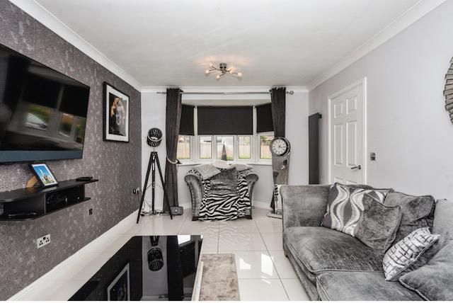 Property photo 2 of 13 Bexhill Gardens Living Room