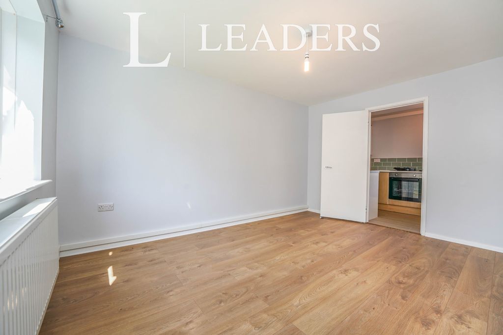 Property photo 3 of 8 c21F49Da-Cb37-ee11-B