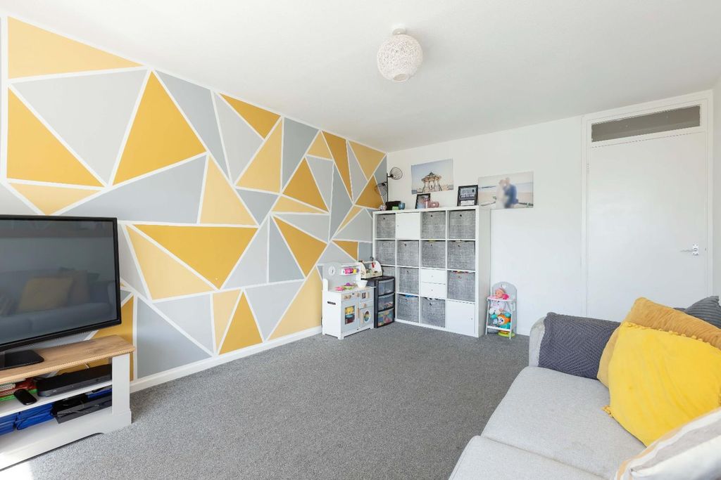 Property photo 3 of 10 Beachcroft Place_2.Jpg