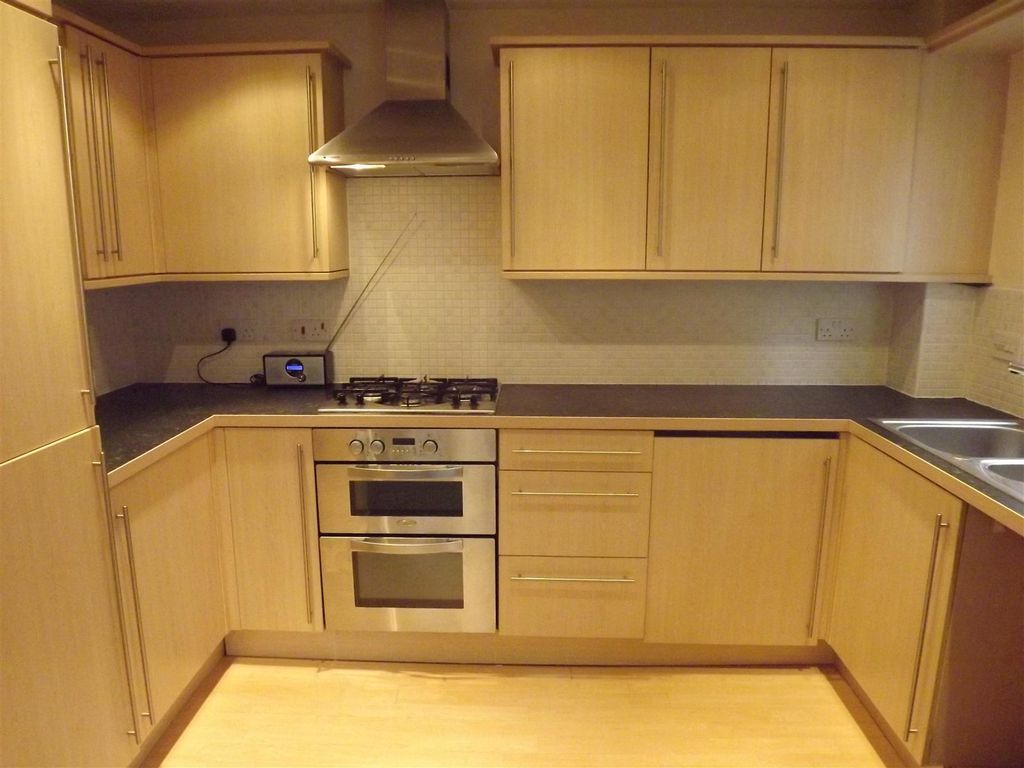 Property photo 1 of 6 Fitted Kitchen