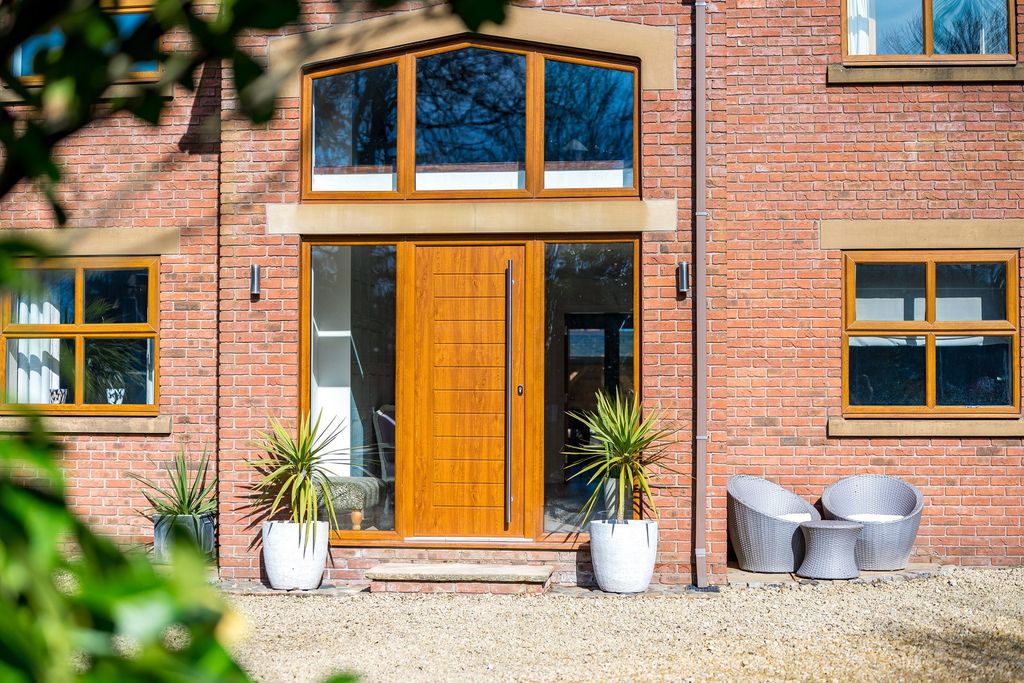 Property photo 3 of 54