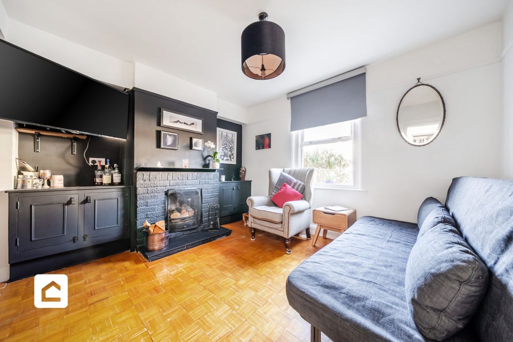 Property photo 2 of 18 3