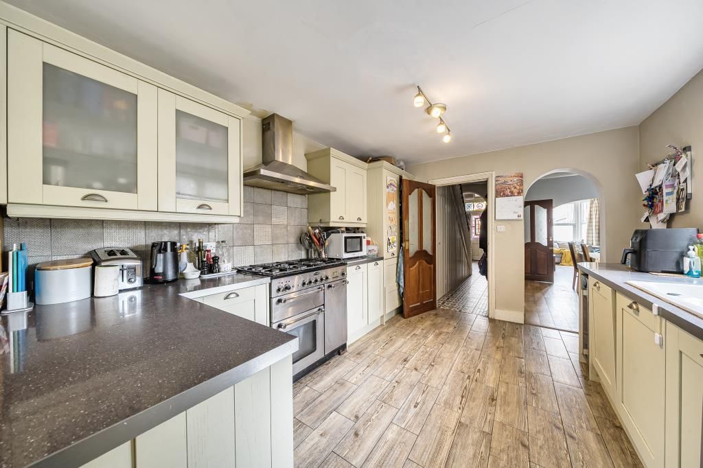 Property photo 3 of 20 Kitchen