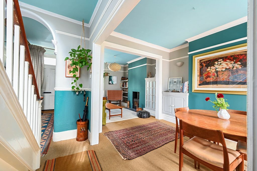 Property photo 2 of 36