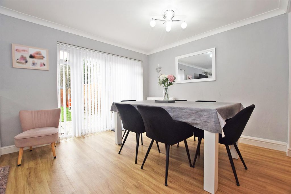 Property photo 3 of 16 Lounge/Diner