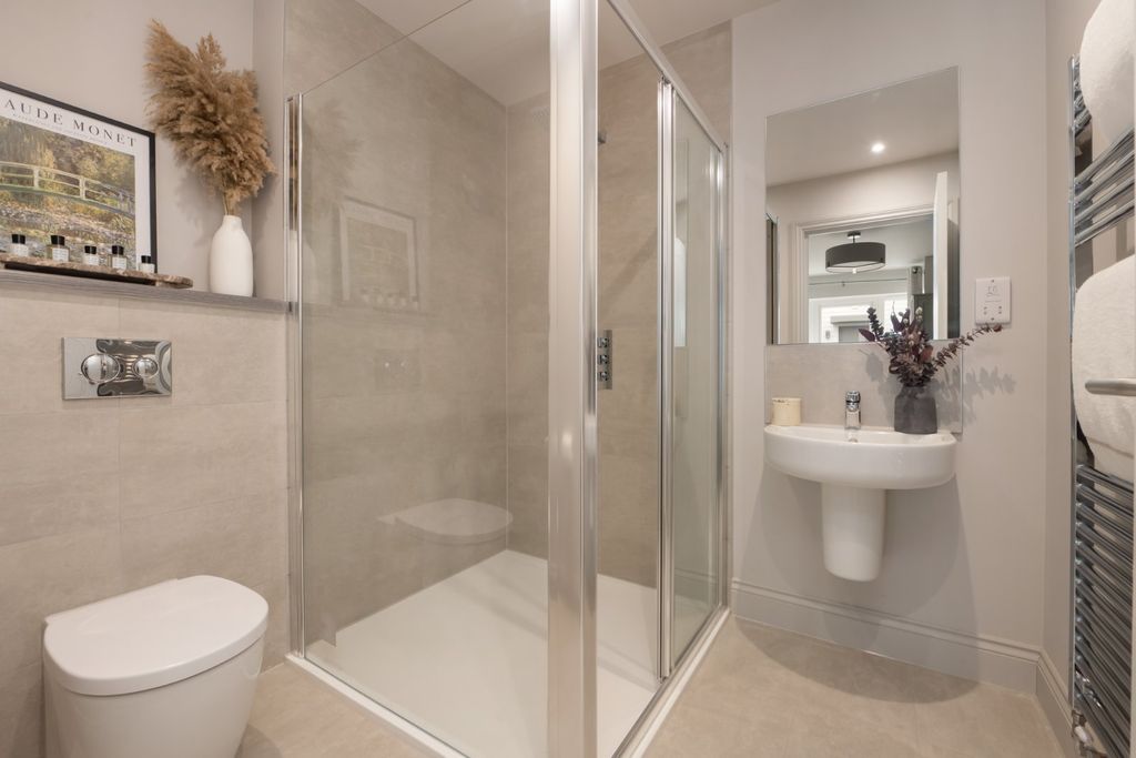 Property photo 3 of 12 Sales Suite