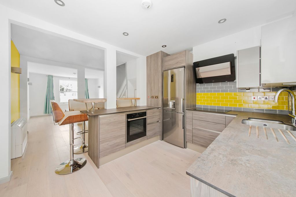 Property photo 2 of 8 Picture No. 45