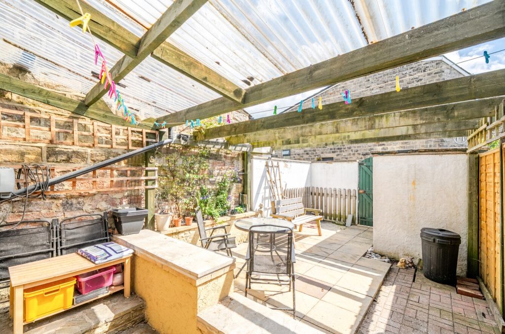 Property photo 3 of 16 Ewemove Harrogate Courtyard