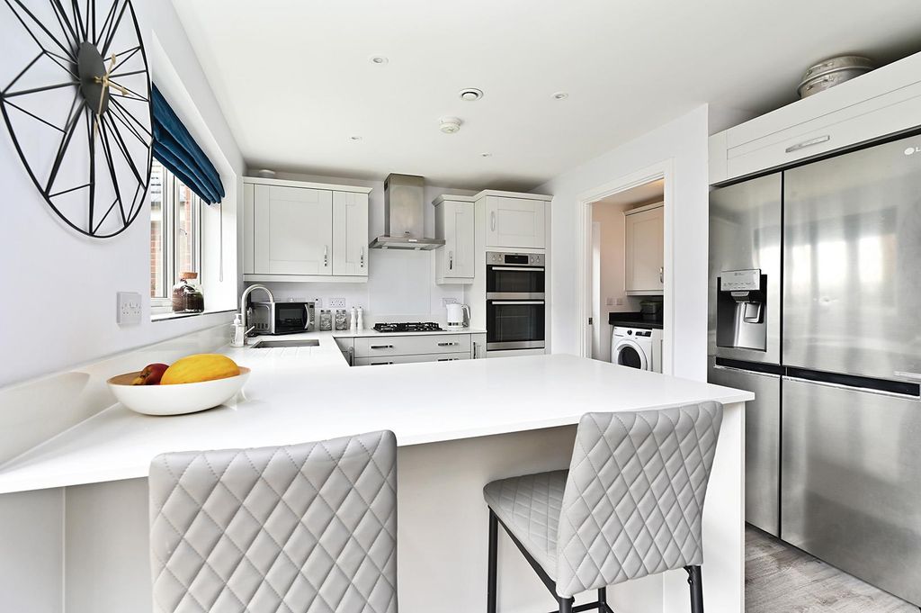 Property photo 3 of 20 8 Bunch Grove  (15).Jpg