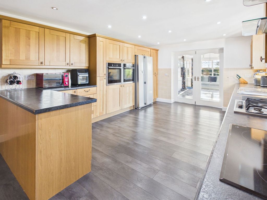 Property photo 2 of 40