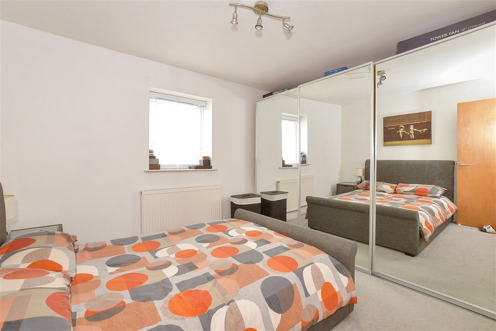 Property photo 3 of 9 Bedroom