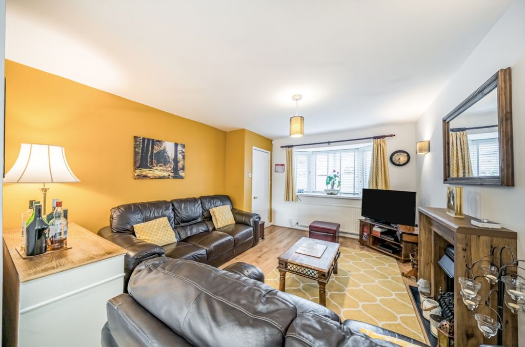 Property photo 3 of 19 Lounge