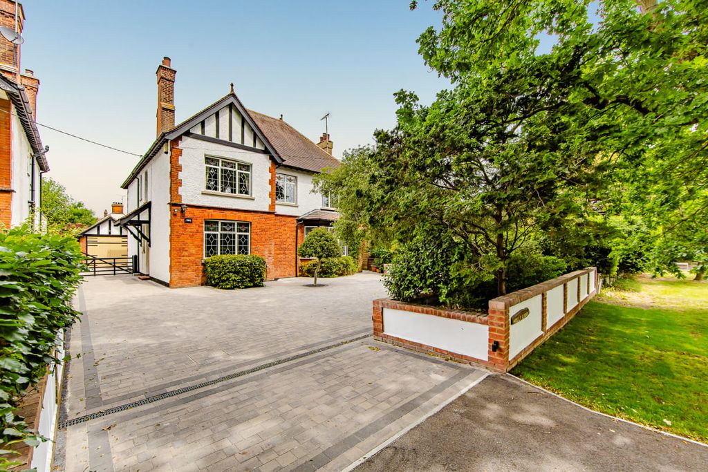 Property photo 3 of 38