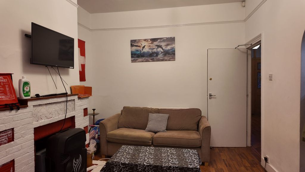 Property photo 3 of 6