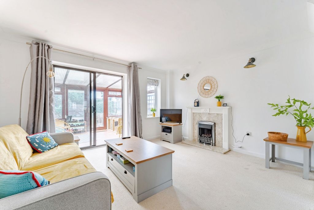 Property photo 3 of 17 Photo