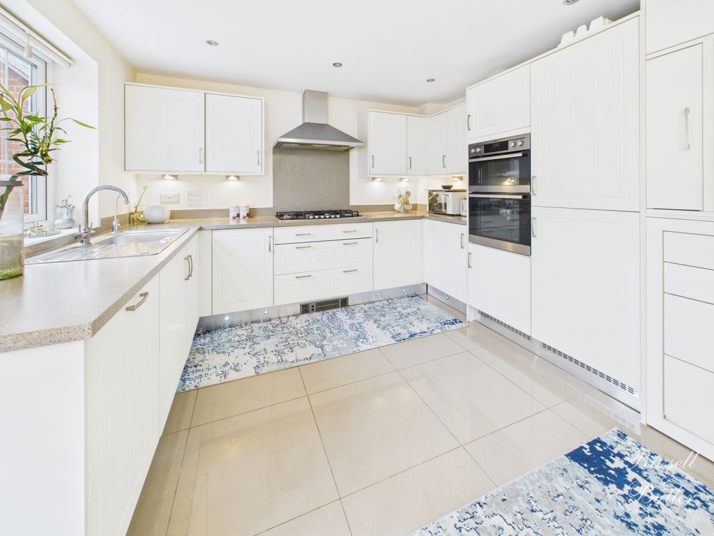 Property photo 3 of 19 Cam01995G0-Pr0402-Still012