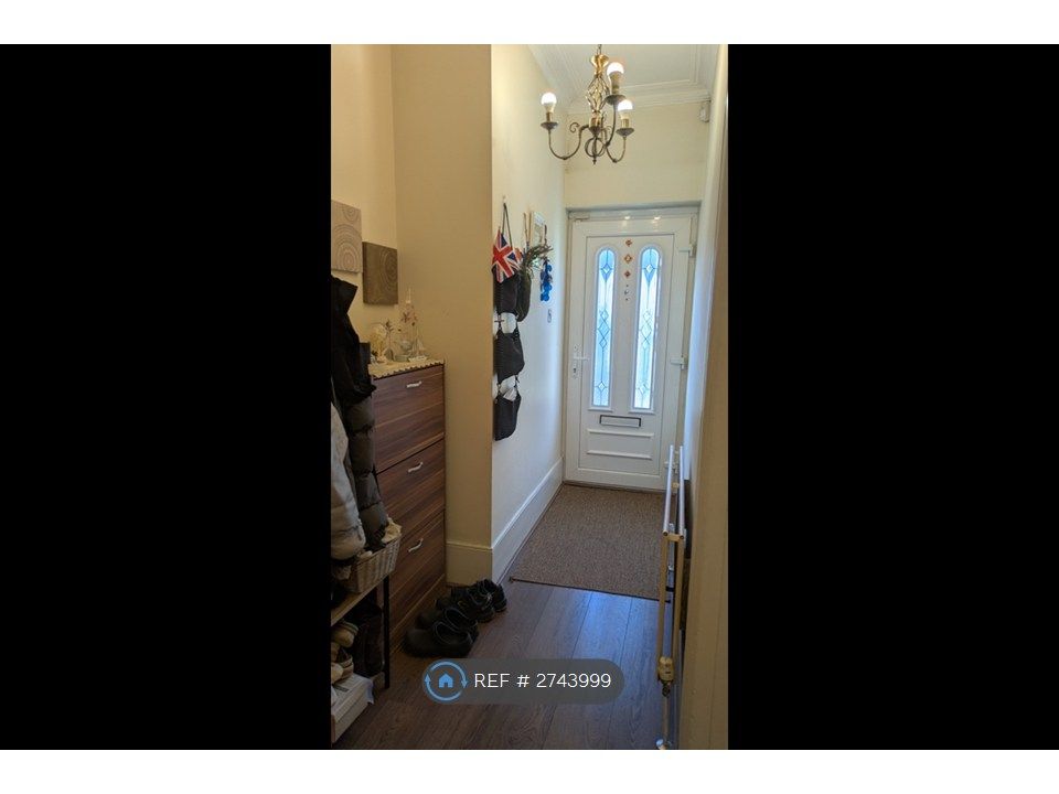 Property photo 2 of 14 Entrance Porch