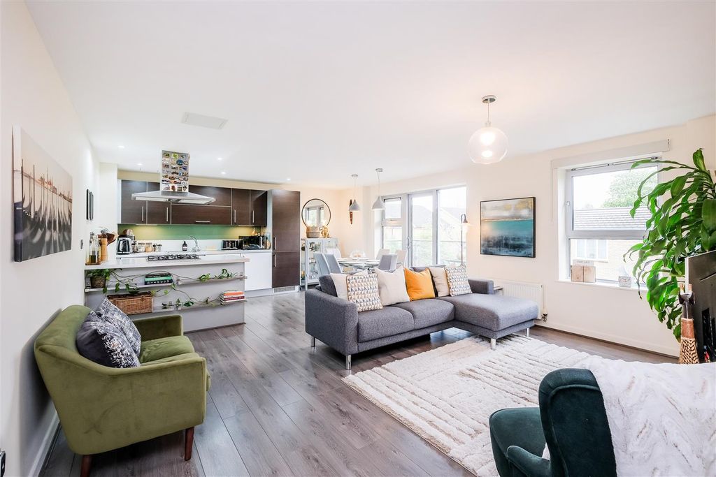 Property photo 1 of 24 10 Pooley Court-9.Jpg