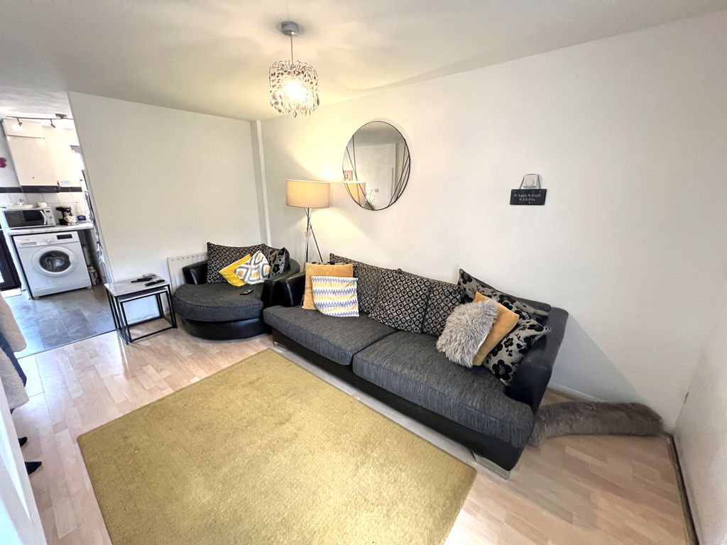 Property photo 3 of 10 Lounge