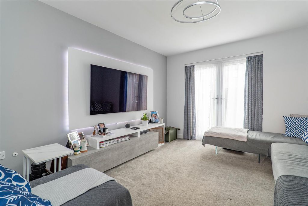 Property photo 2 of 29 Lounge