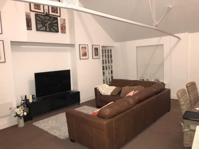 Property photo 1 of 7 Living Room