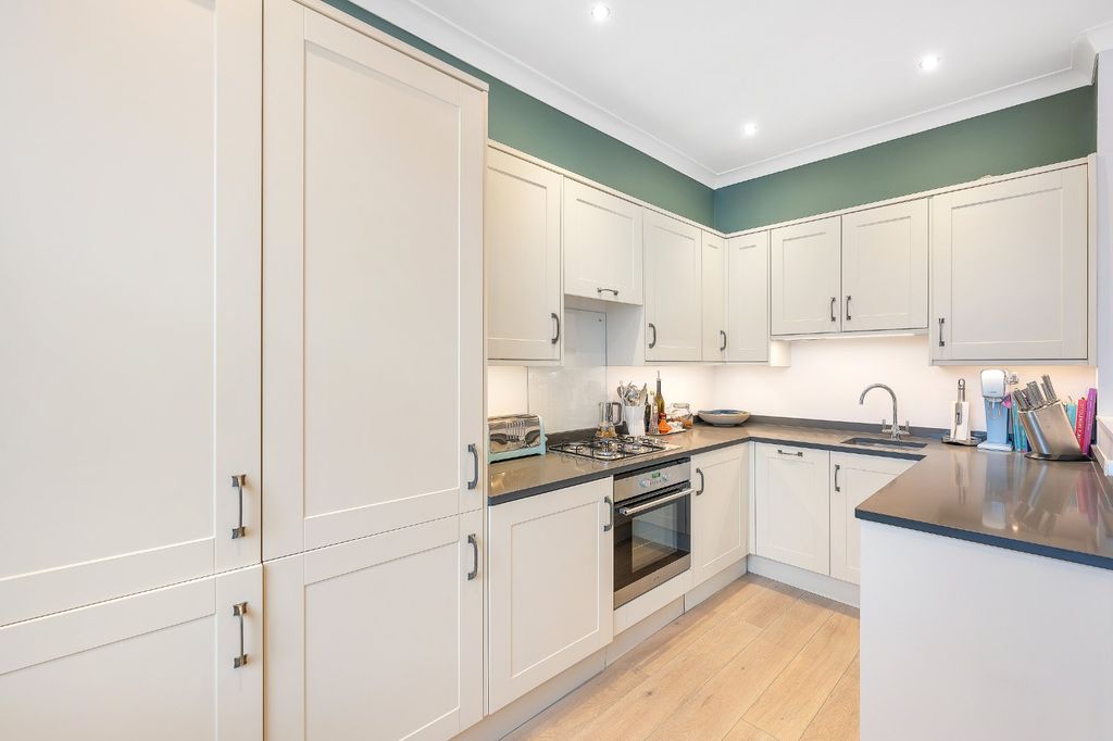 Property photo 3 of 11 Kitchen