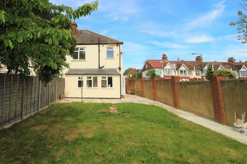 Property photo 1 of 9 Photo 6