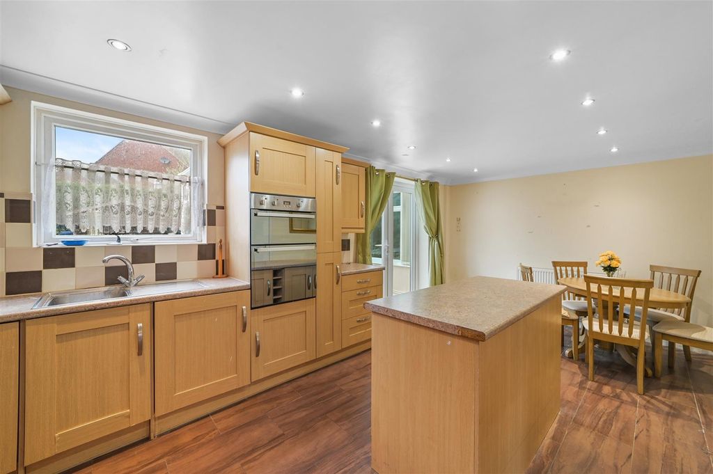 Property photo 2 of 13 Kitchen