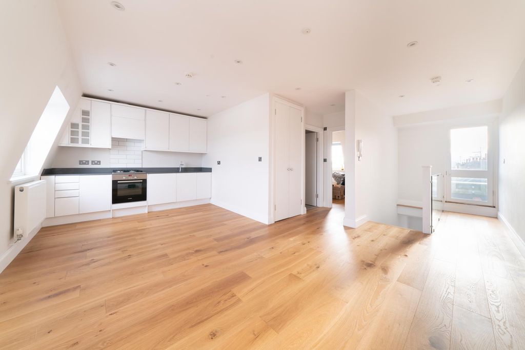 Property photo 1 of 6 Reception/Kitchen
