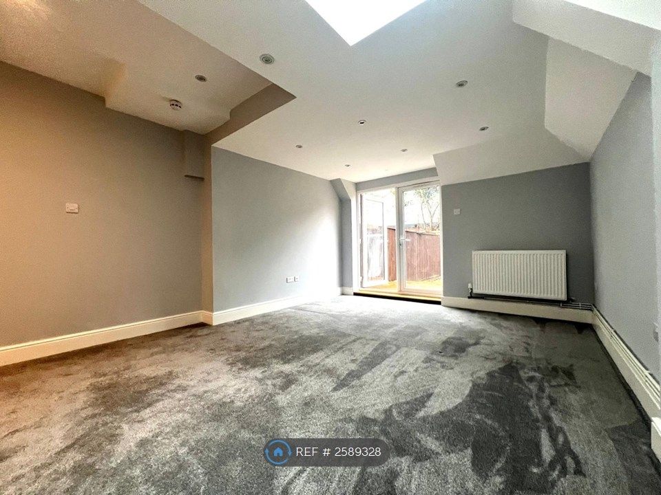 Property photo 3 of 10 Living Room