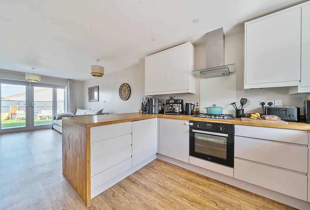 Property photo 2 of 21 1329067-8-687E21d...
