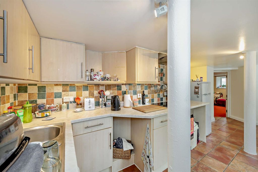 Property photo 3 of 18