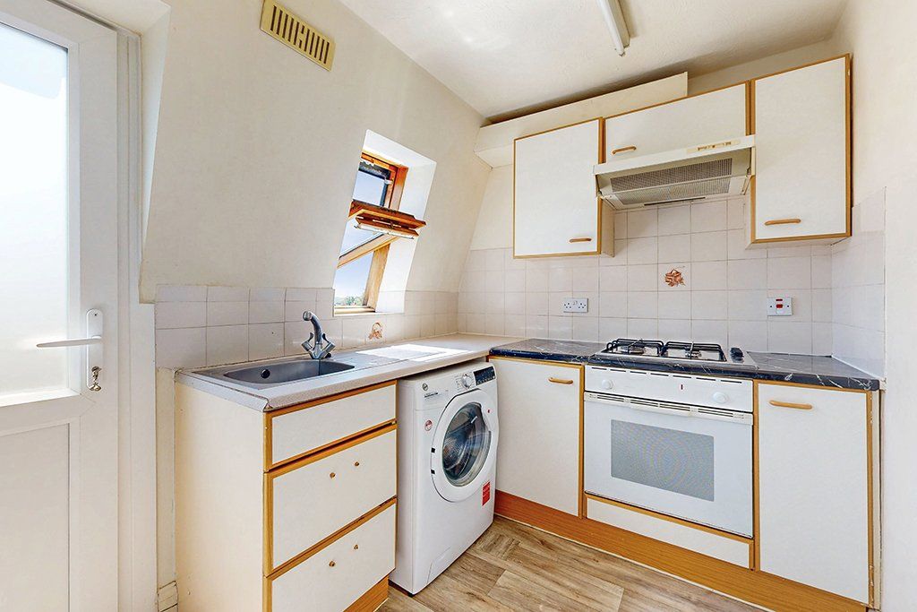 Property photo 2 of 12 Picture No. 11