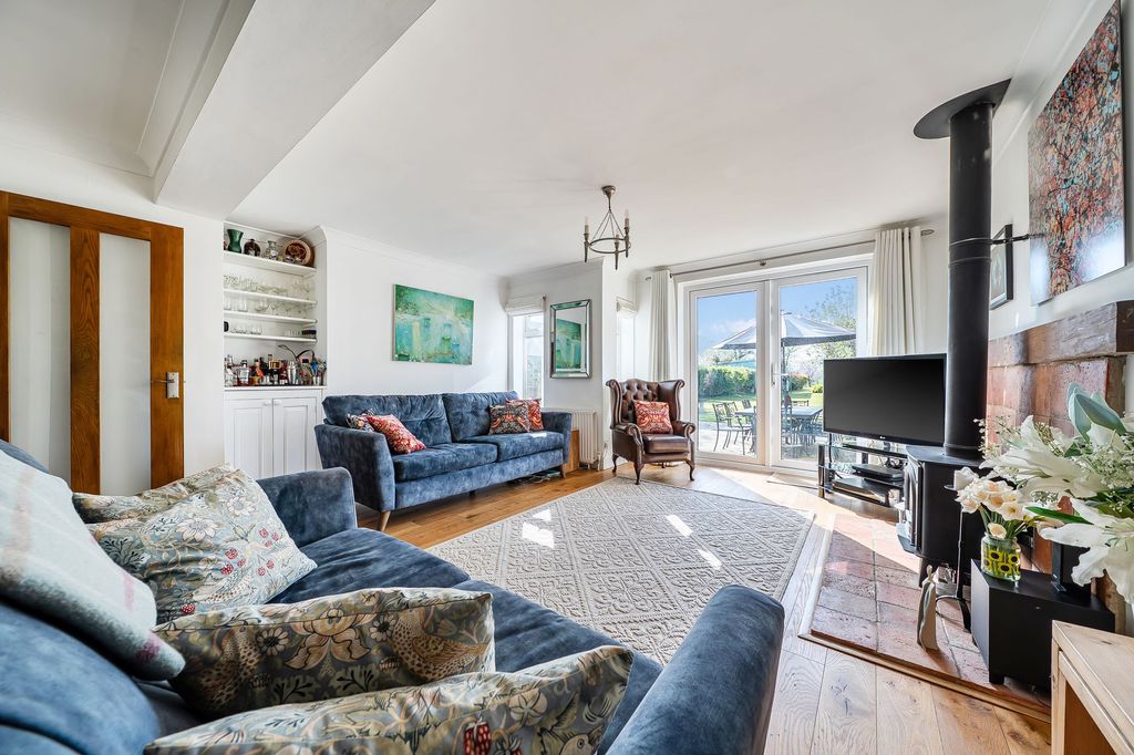 Property photo 2 of 25