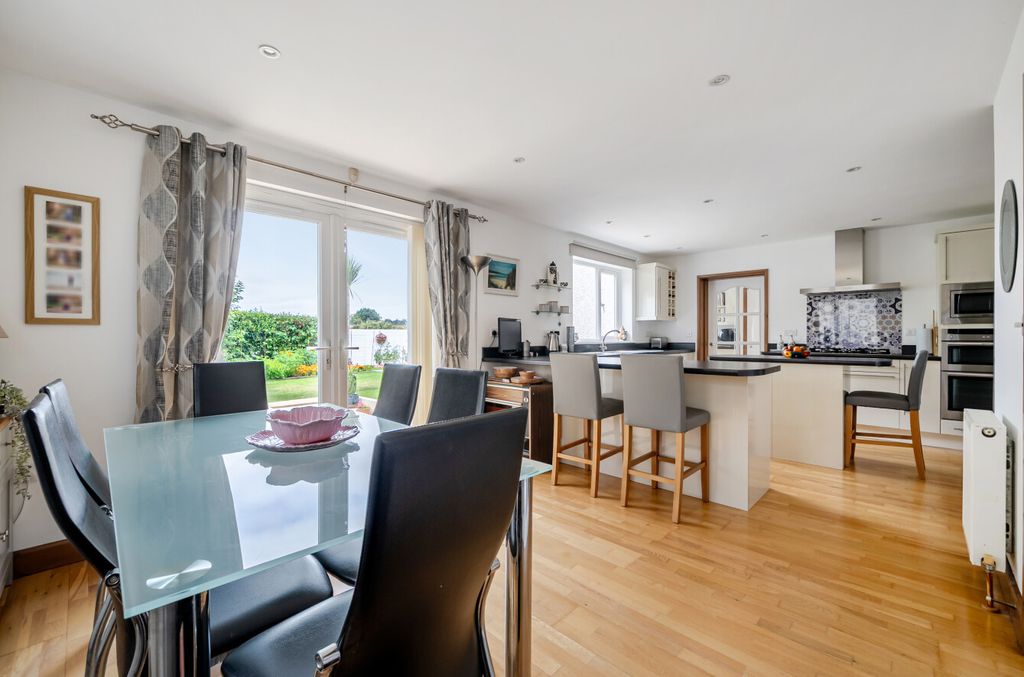 Property photo 3 of 27 1482624-22-6A4523...