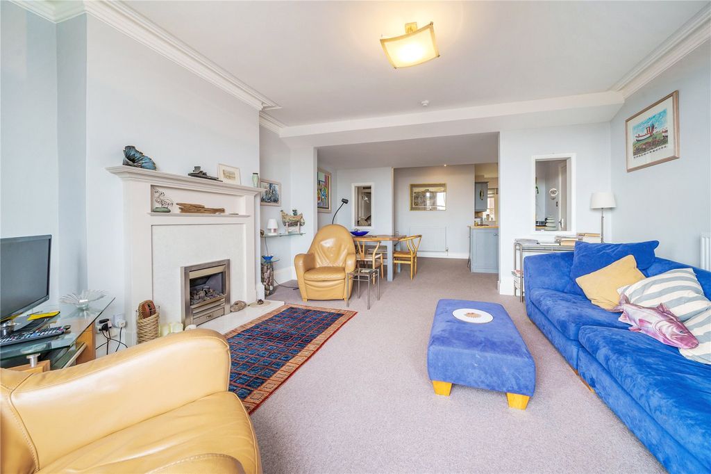 Property photo 2 of 12 Sitting Room
