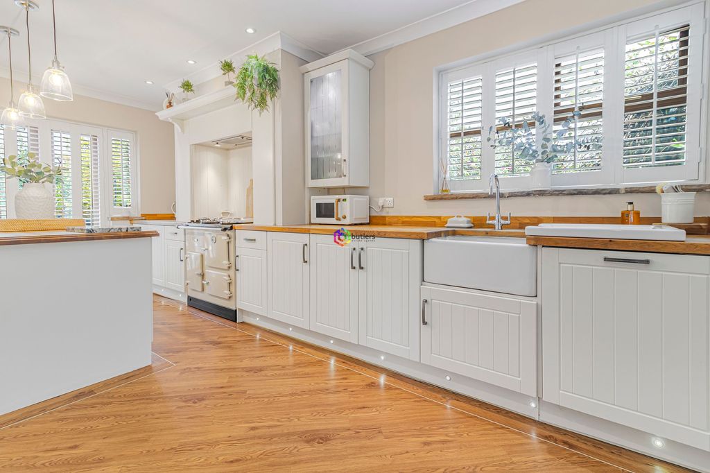 Property photo 3 of 67