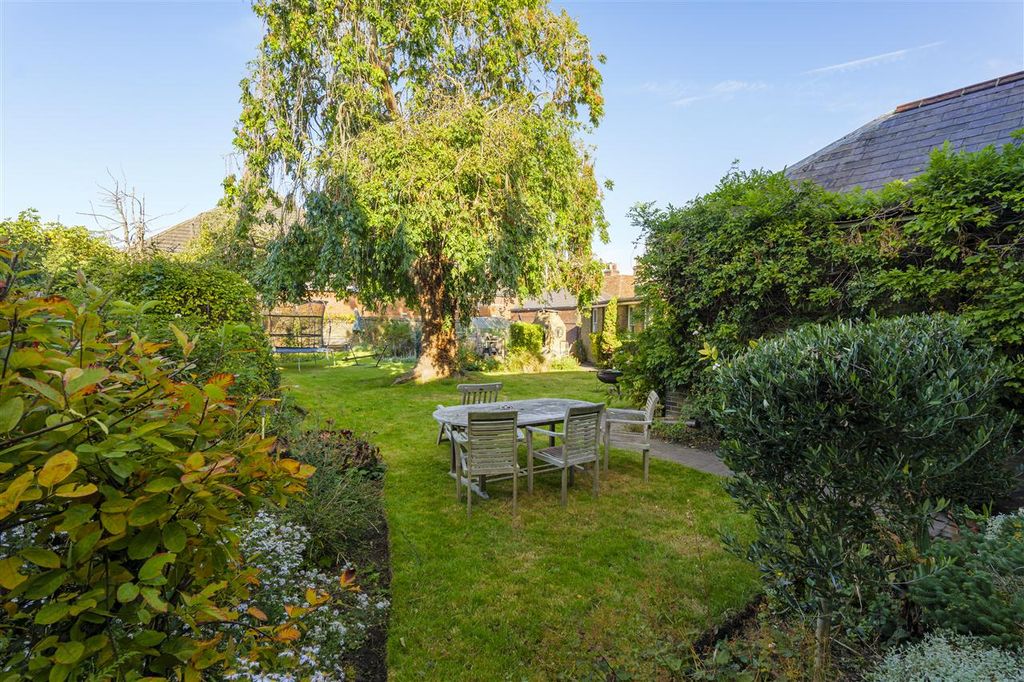 Property photo 2 of 32