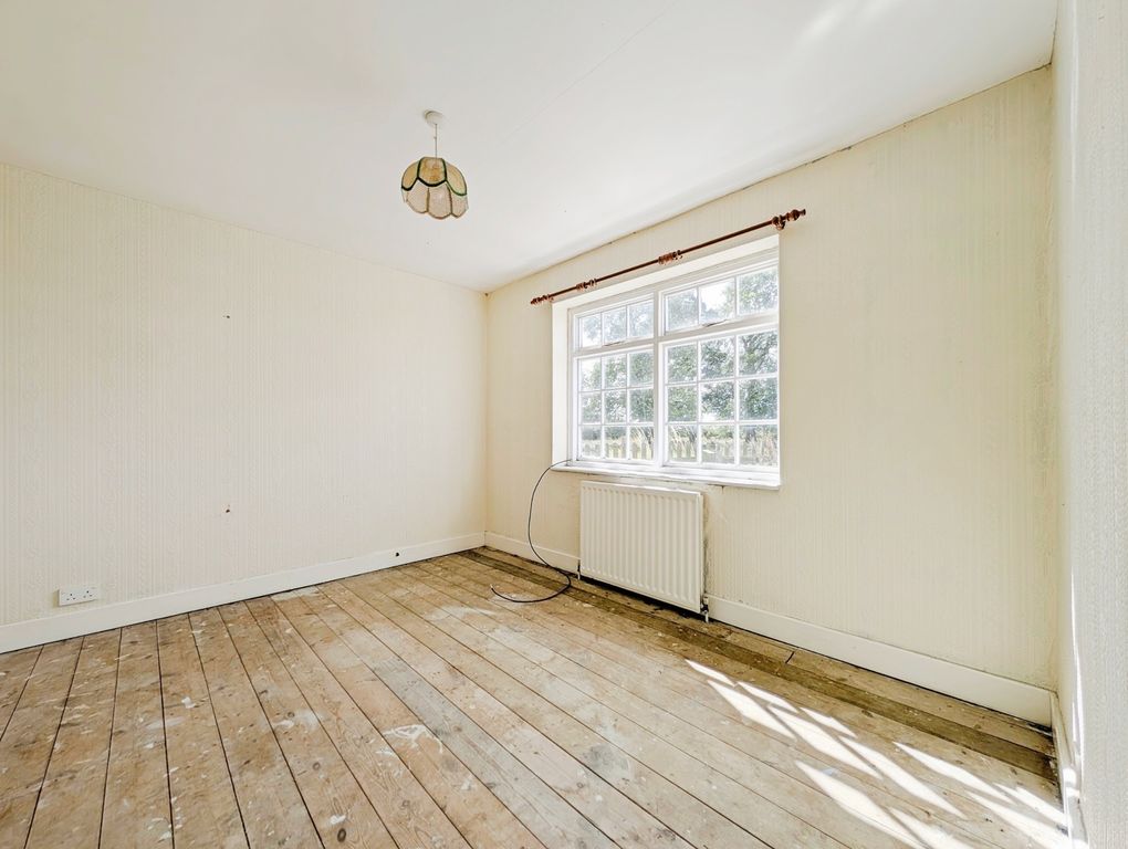 Property photo 3 of 18 Living Room