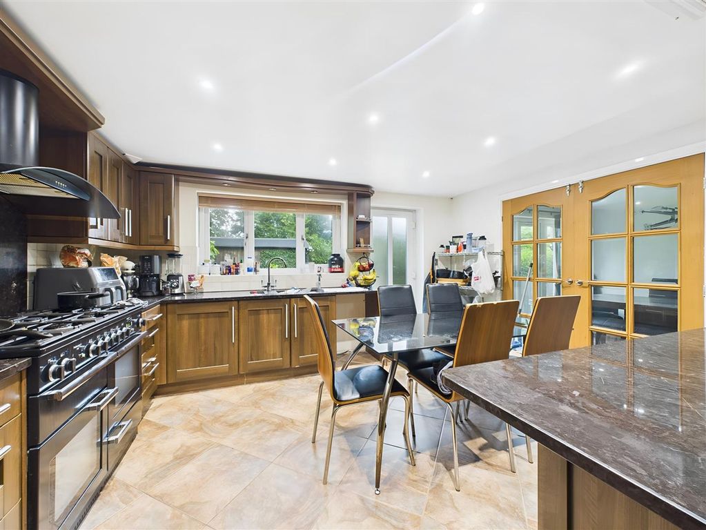 Property photo 3 of 16 Kitchen