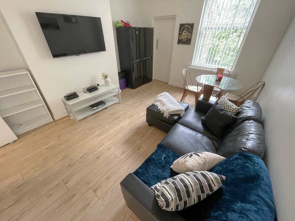 Property photo 2 of 9 29B Arundel Avenue(6)