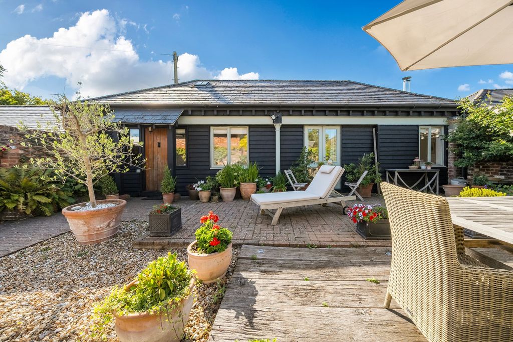 Property photo 1 of 21 Courtyard